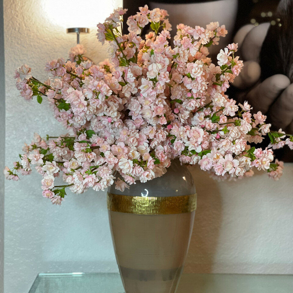 Vaso Deusa com Flores de Cerejeira Rosa